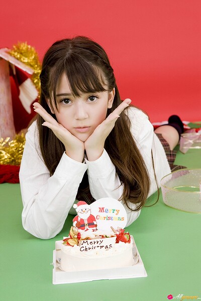 Manami Oku in All Gravure set Holiday Surprise