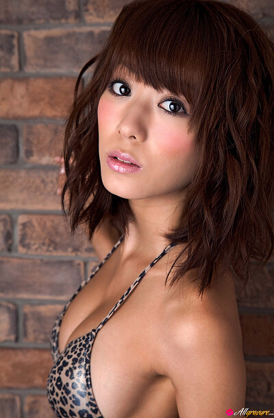 Yuuko Shimizu in Cheetah Girl from All Gravure