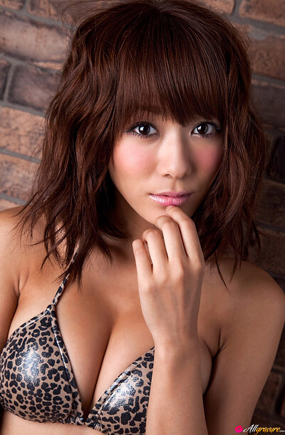 Yuuko Shimizu in Cheetah Girl from All Gravure