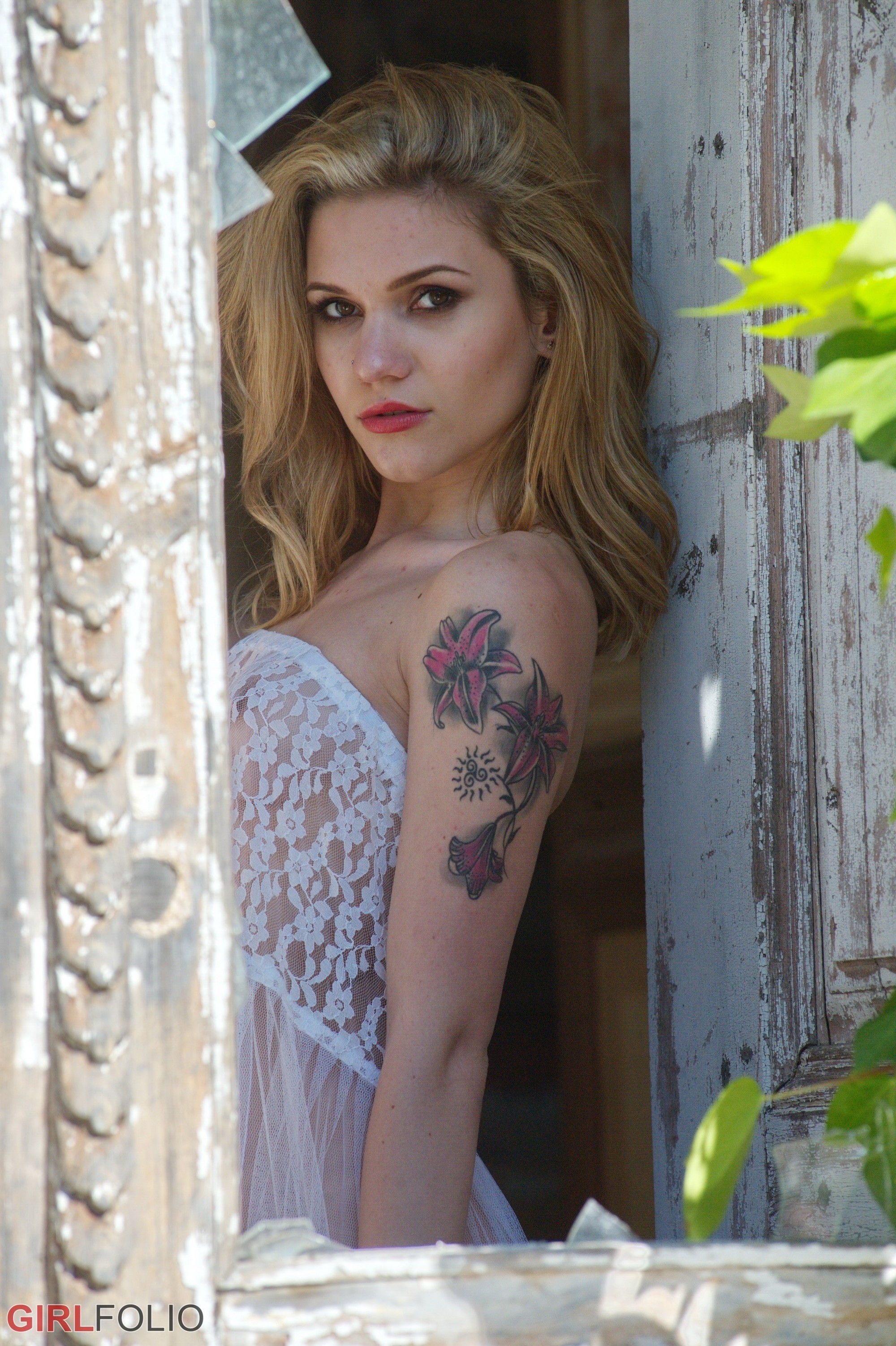 Chloe Toy in Girlfolio set Double Trouble