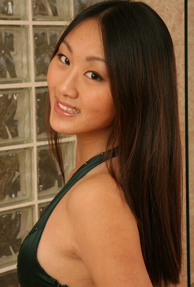 Evelyn Lin in set #3059 from ATK Premium