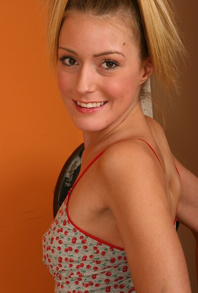Elli in set #3895 from ATK Premium