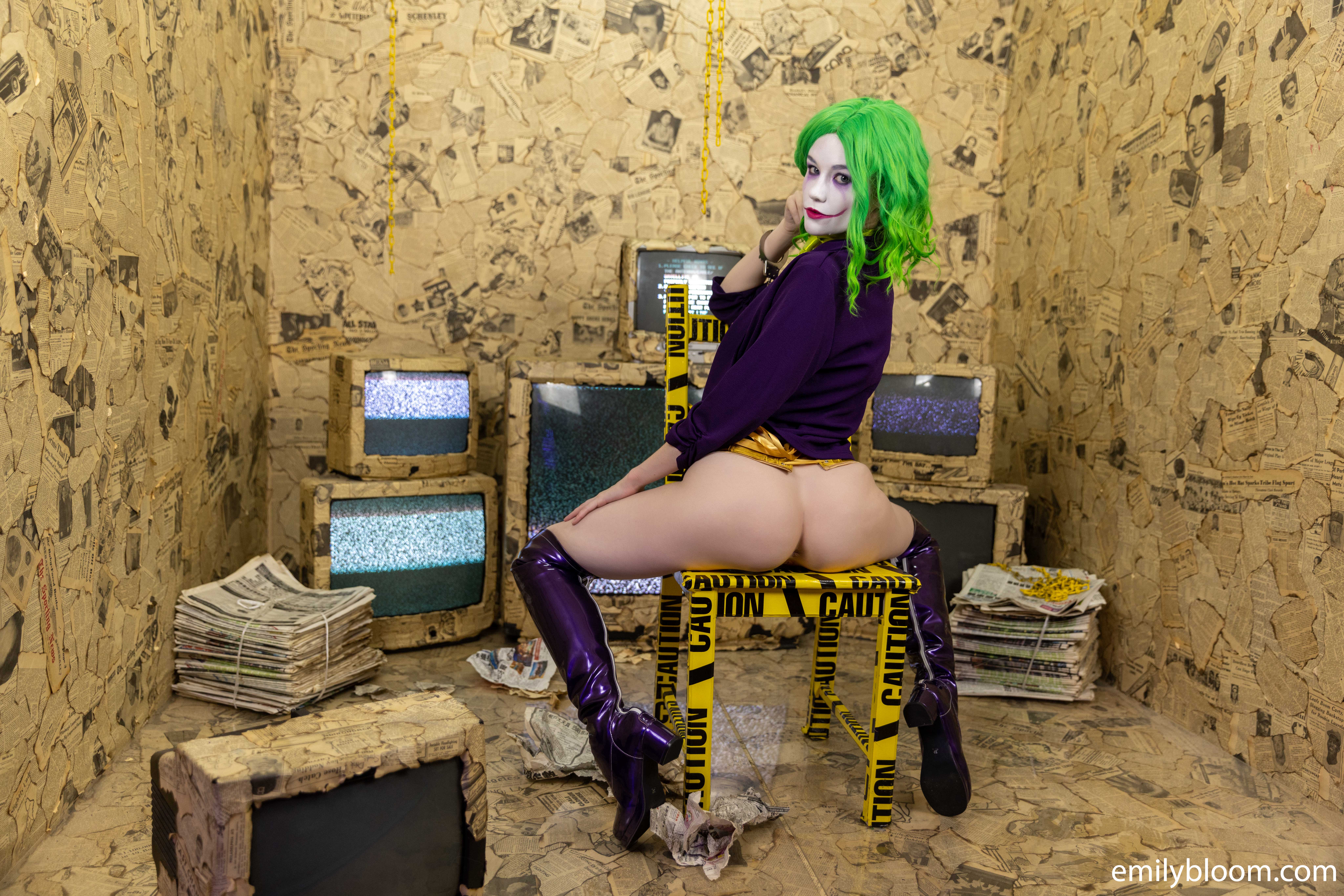 Emily Bloom in Emily Bloom set Joker