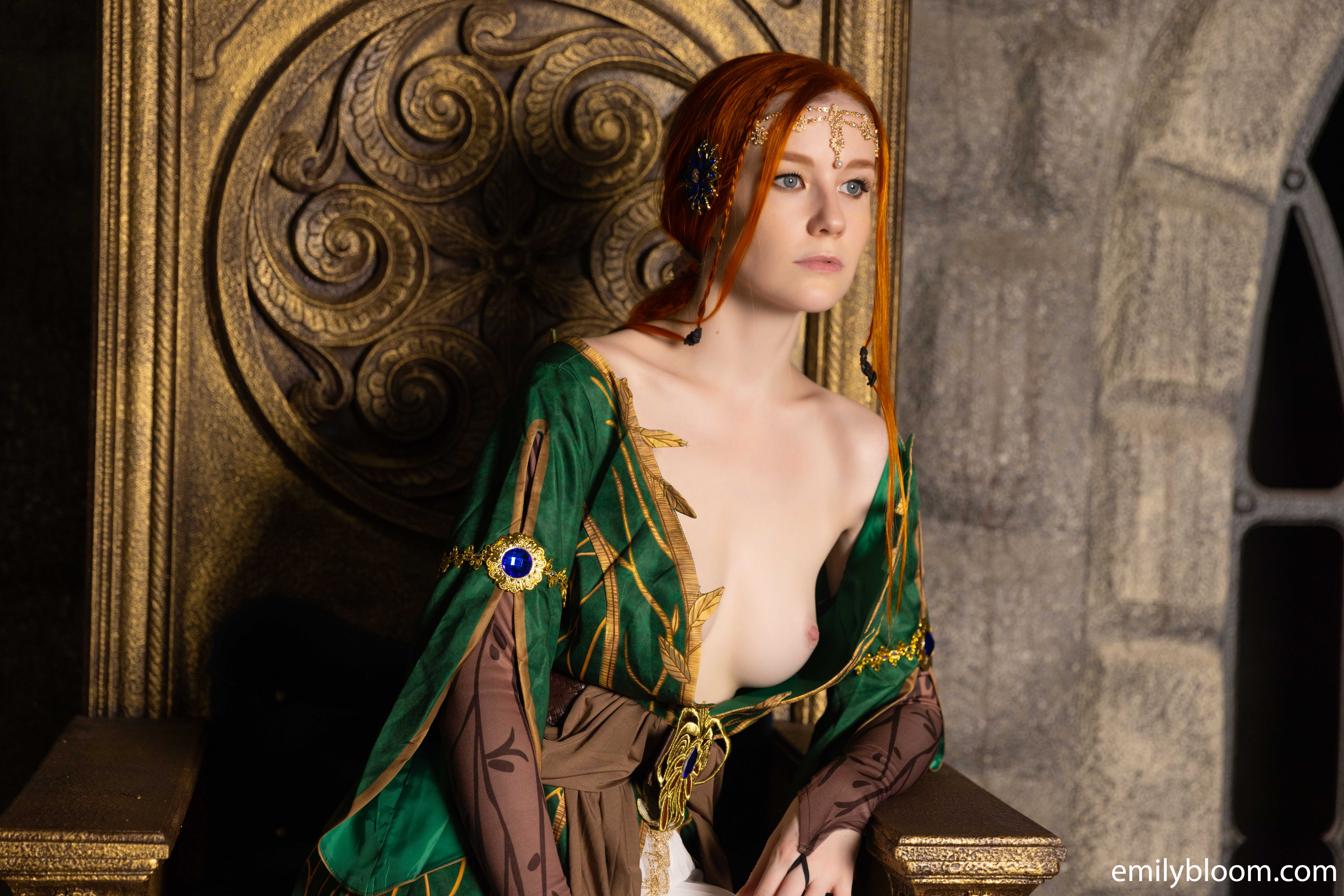 Emily Bloom in Emily Bloom set Triss