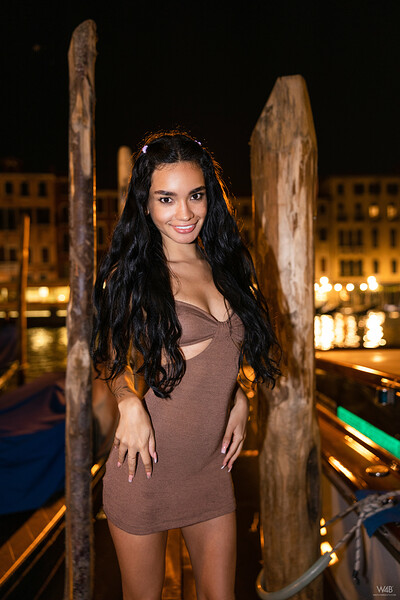 Dulce in Nighttime Venice Without Panties from Elite Babes