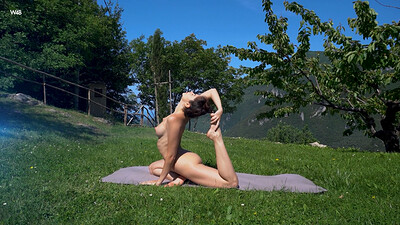 Alissa Foxy in Nude Yoga from Watch 4 Beauty