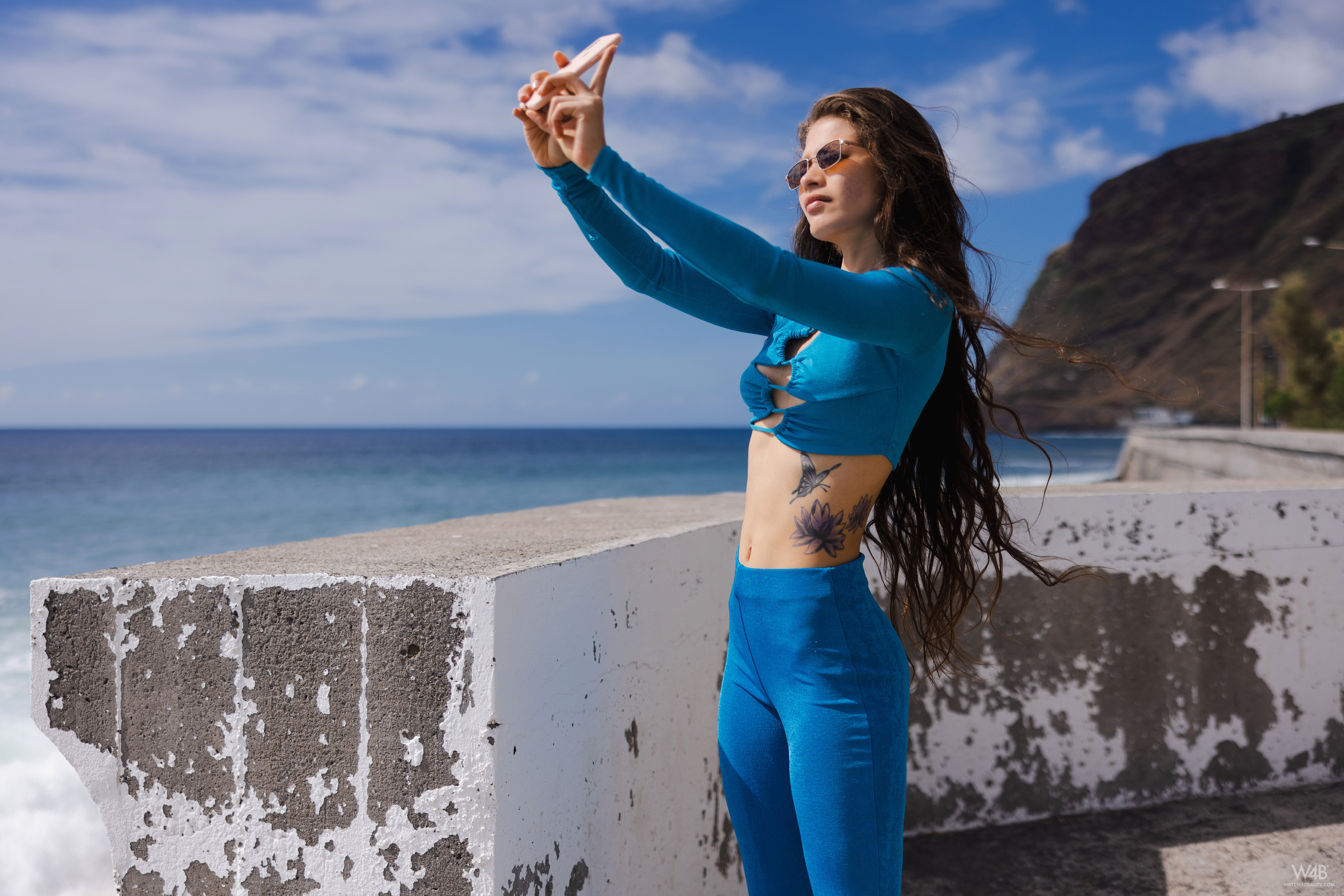 Irene Rouse in Watch 4 Beauty set Atlantic Blue