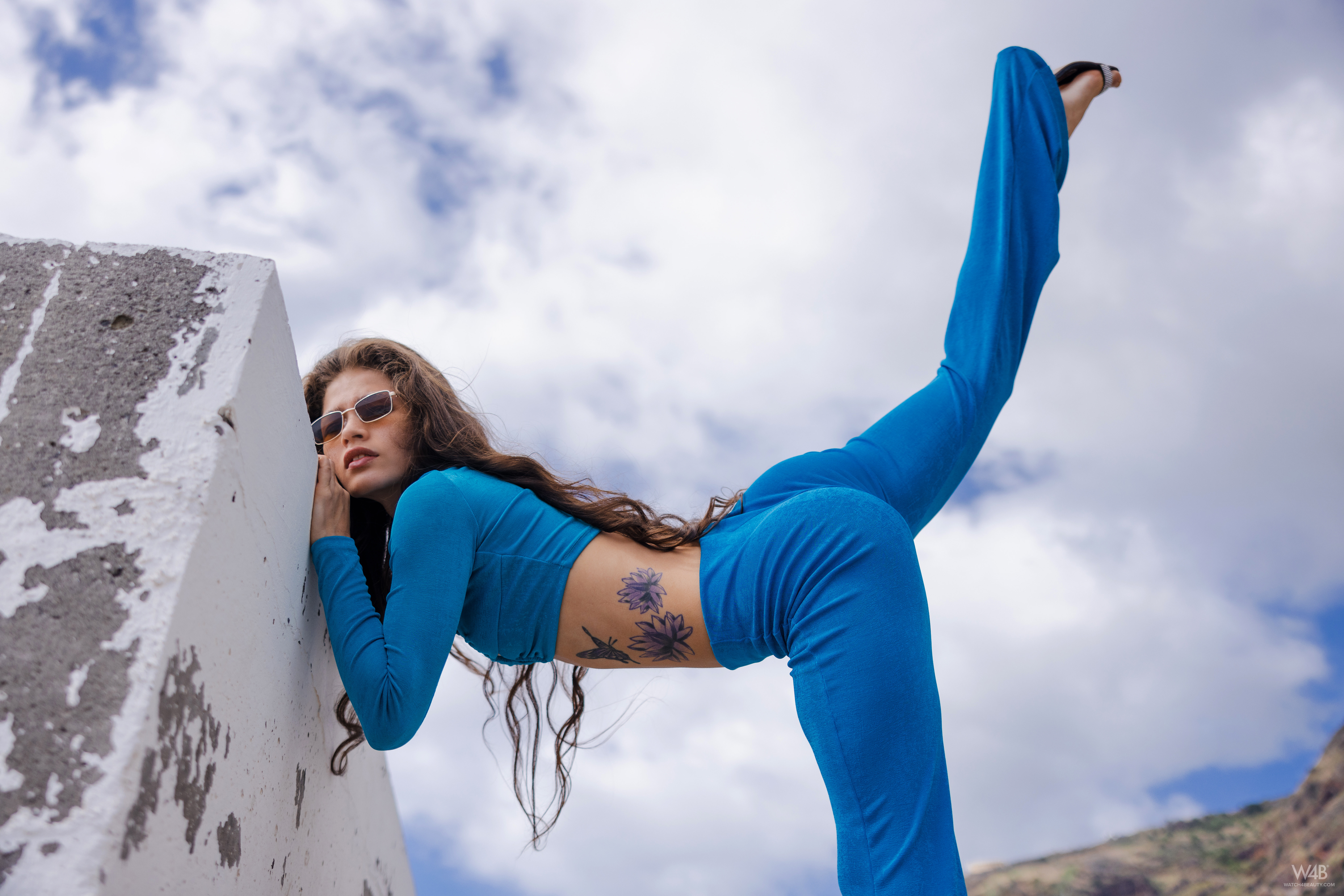 Irene Rouse in Watch 4 Beauty set Atlantic Blue