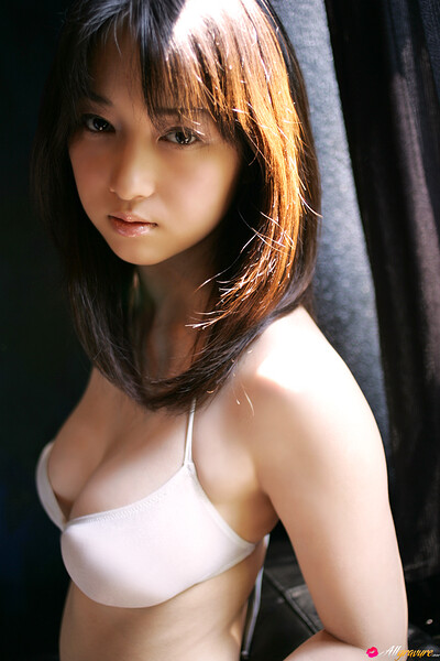 Atsuko Yamaguchi in Natural Feel from All Gravure