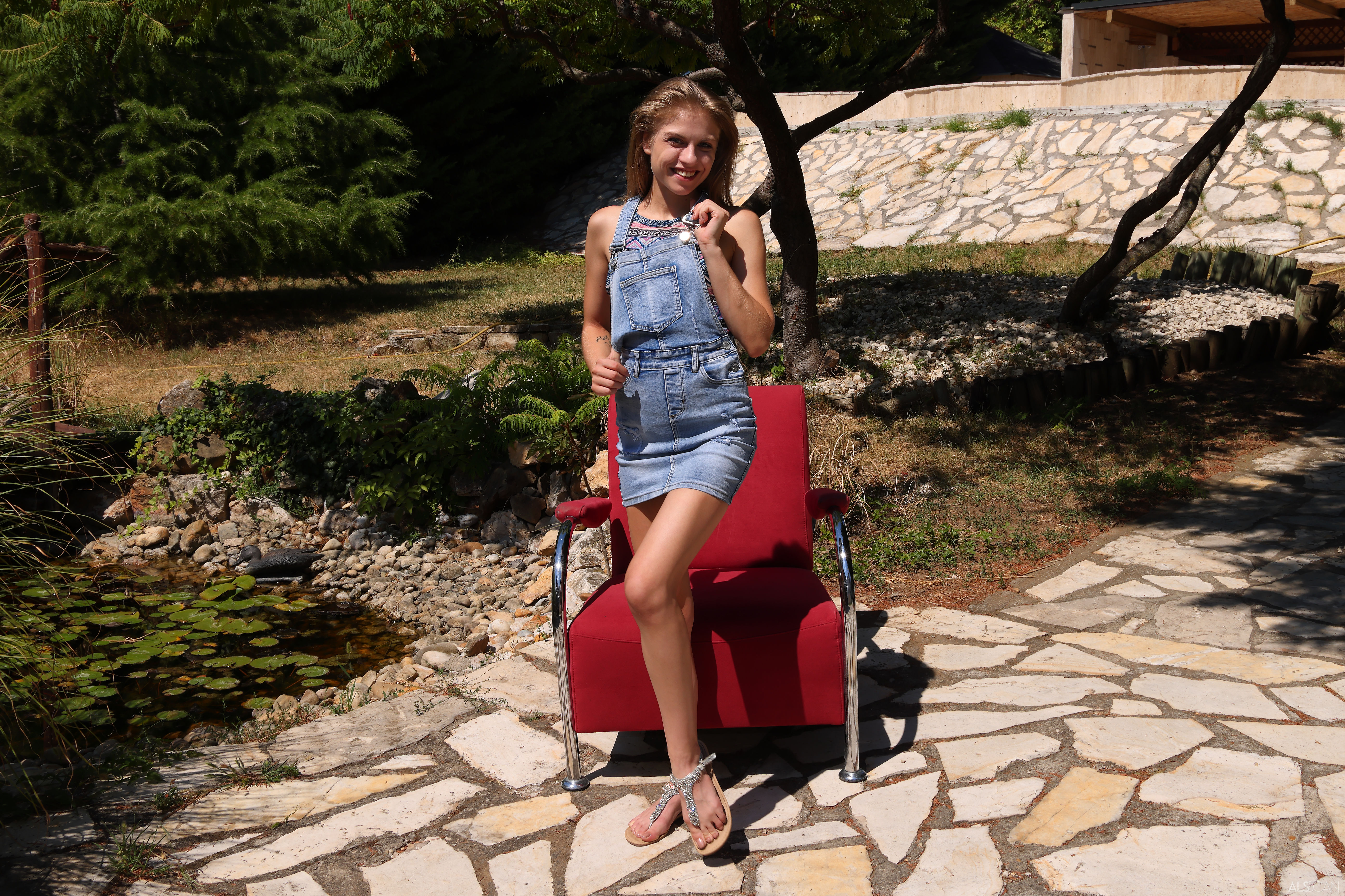 Bonnie Dolce in Als Scan set Underalls