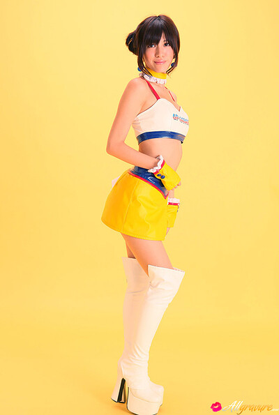 Mana Mizuno in Up Garage from All Gravure