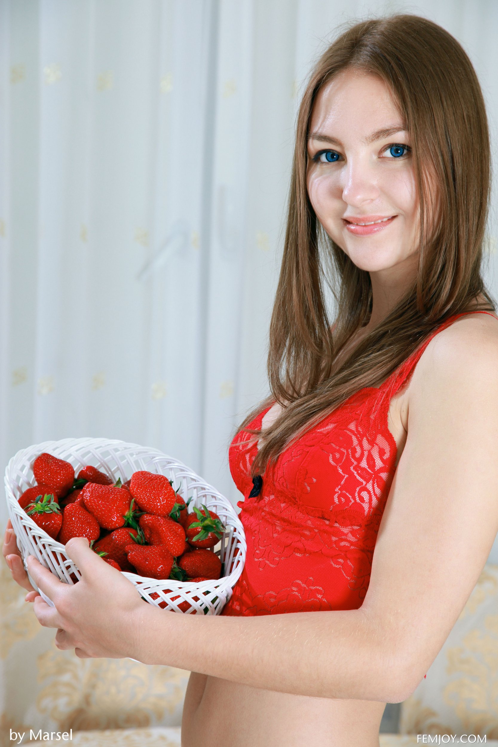 Alessa Z in Femjoy set Red