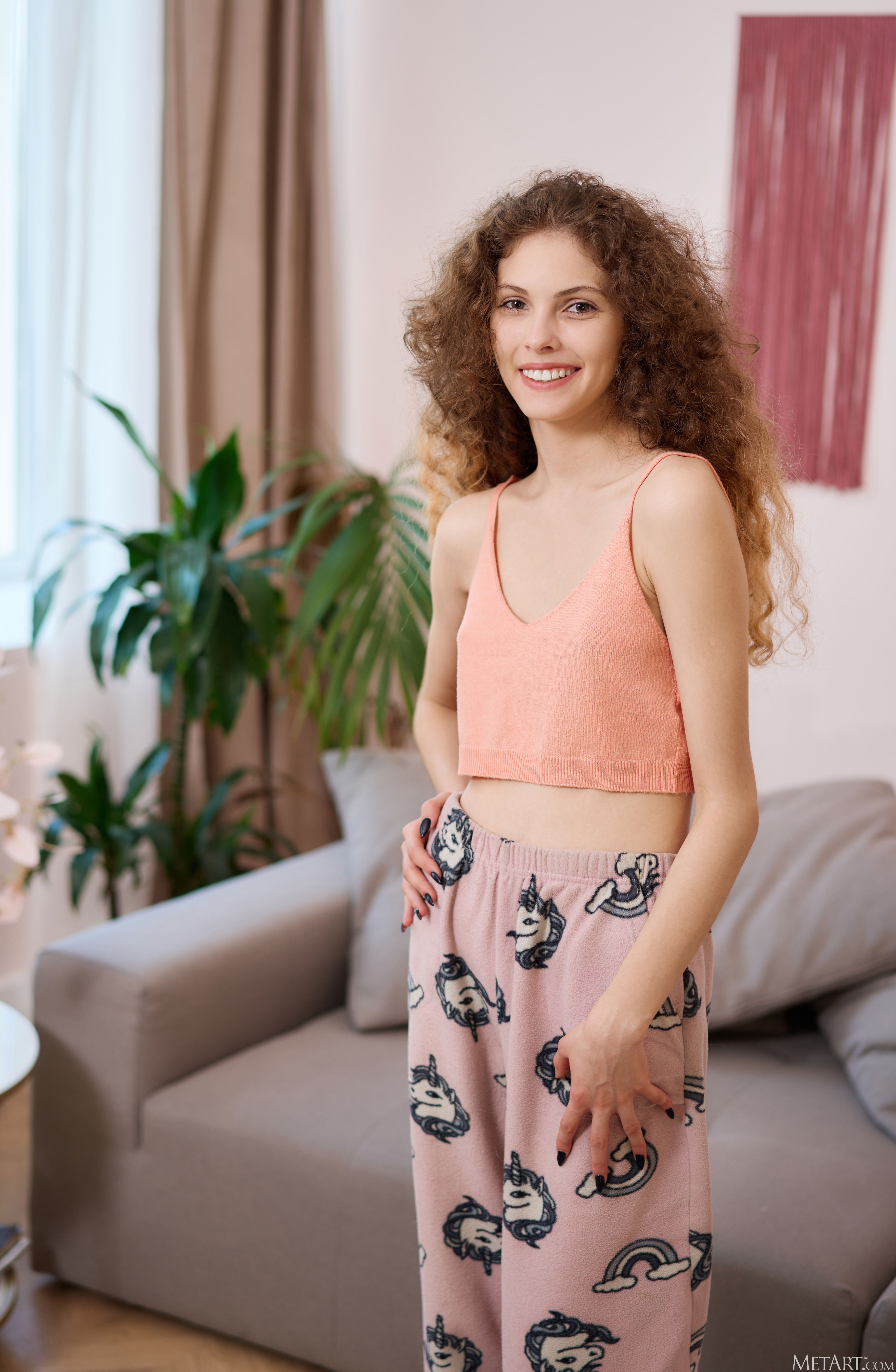 Lisa Bon in Metart set Presenting Lisa Bon