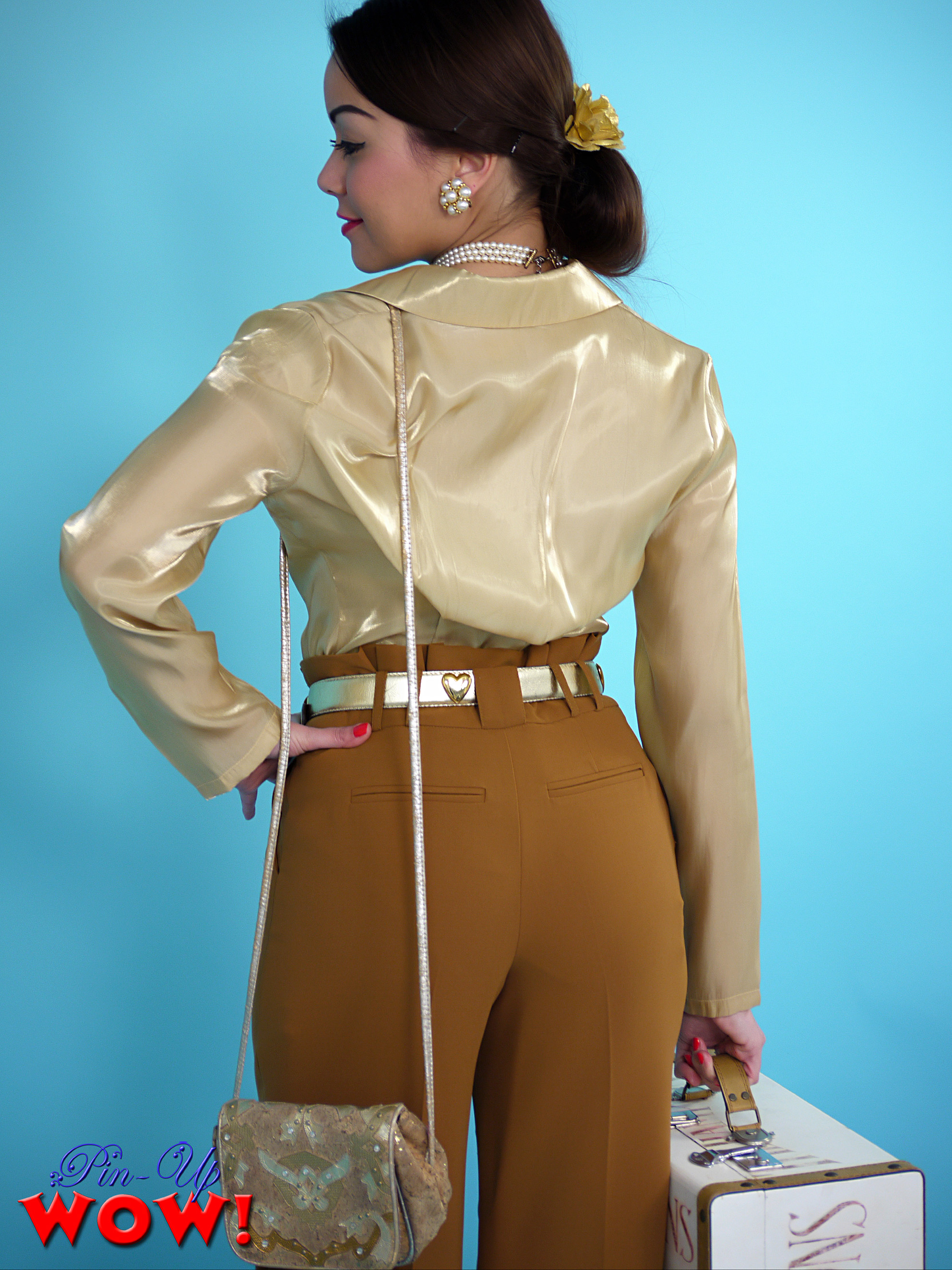 Petra in Pinup Wow set Thumbs Up!
