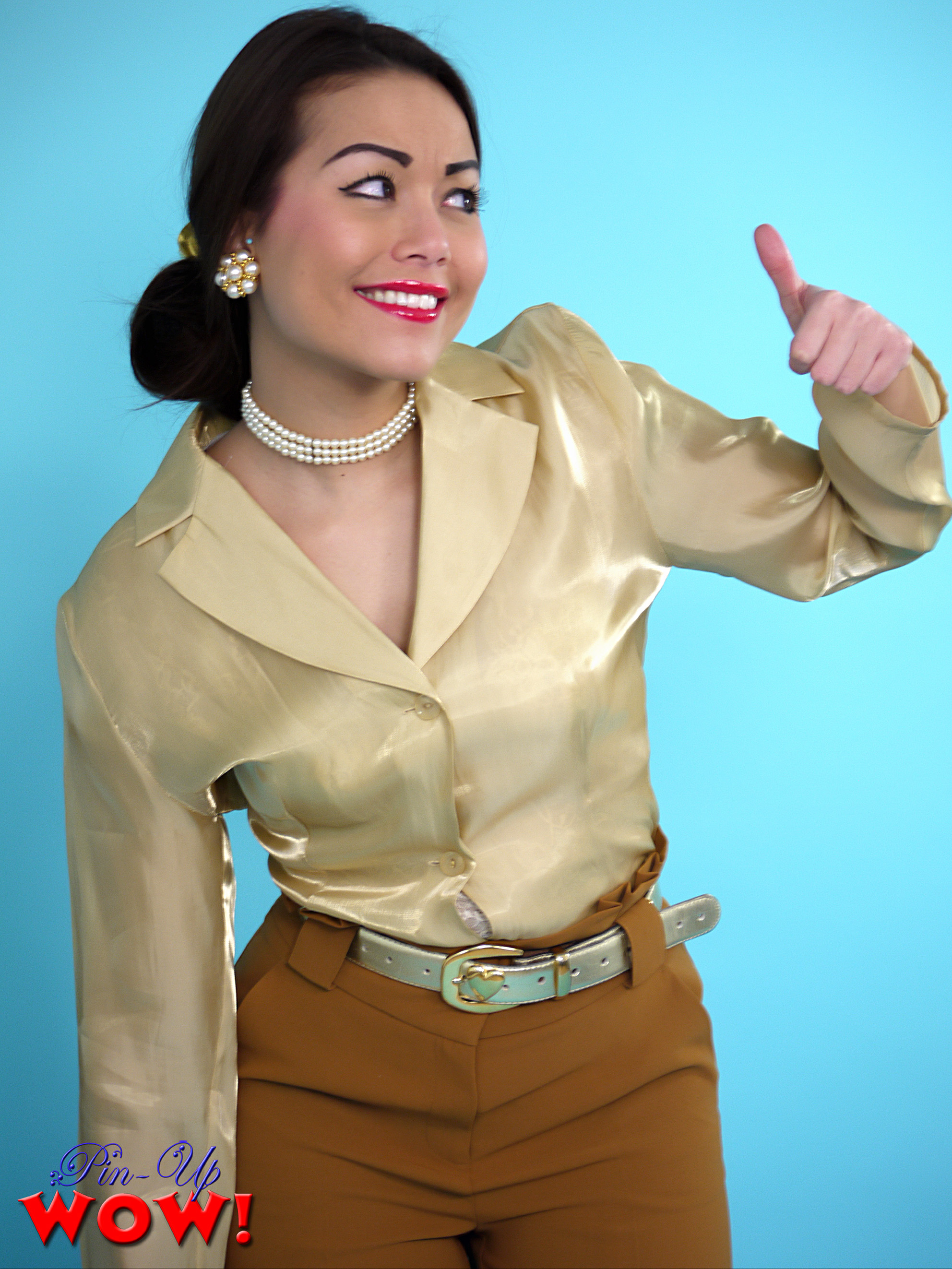 Petra in Pinup Wow set Thumbs Up!