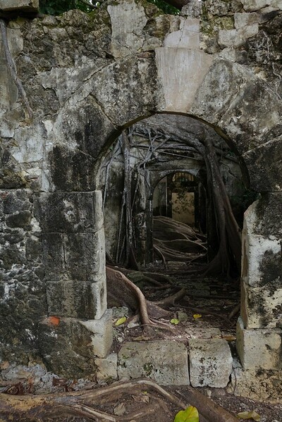 Jess in En Prison from Louis de Mirabert