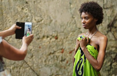 Jess in En Prison Bts from Louis de Mirabert