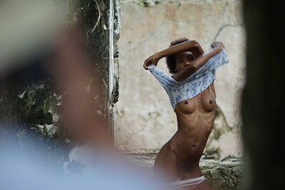 Jess in Prison En Ruine Bts from Louis de Mirabert