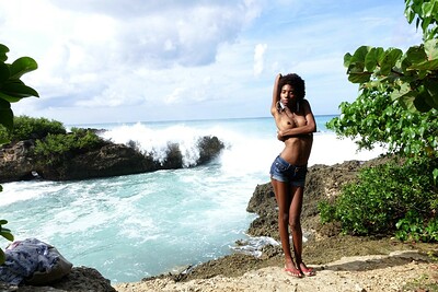 Jess in Mer Dechainee from Louis de Mirabert