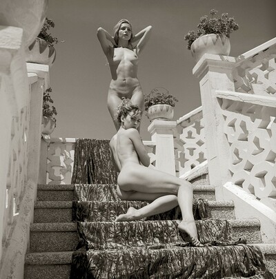 Janette-et-ornella in On The Stairway from Gallery Carre