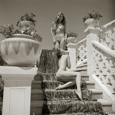Janette-et-ornella in On The Stairway from Gallery Carre