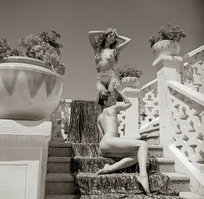 Janette-et-ornella in On The Stairway from Gallery Carre
