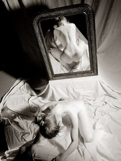 Anna in Miror from Gallery Carre