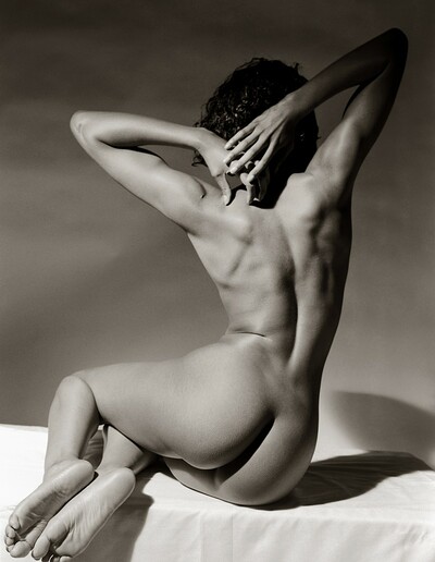 Sophia in Black Back from Gallery Carre