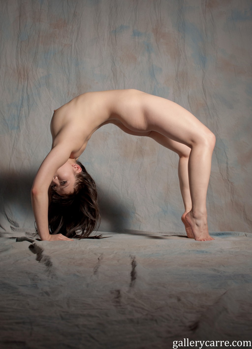 Yumi in Gallery Carre set Yoga