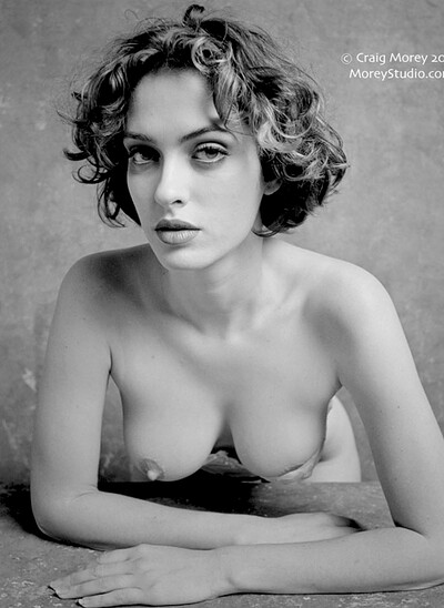Helena in Gallery Carre set Helena