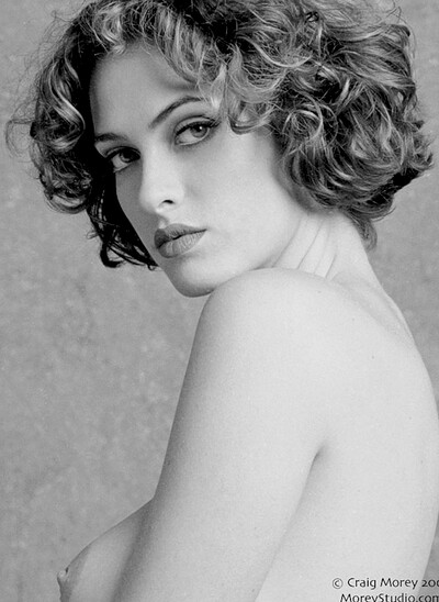 Helena in Gallery Carre set Helena