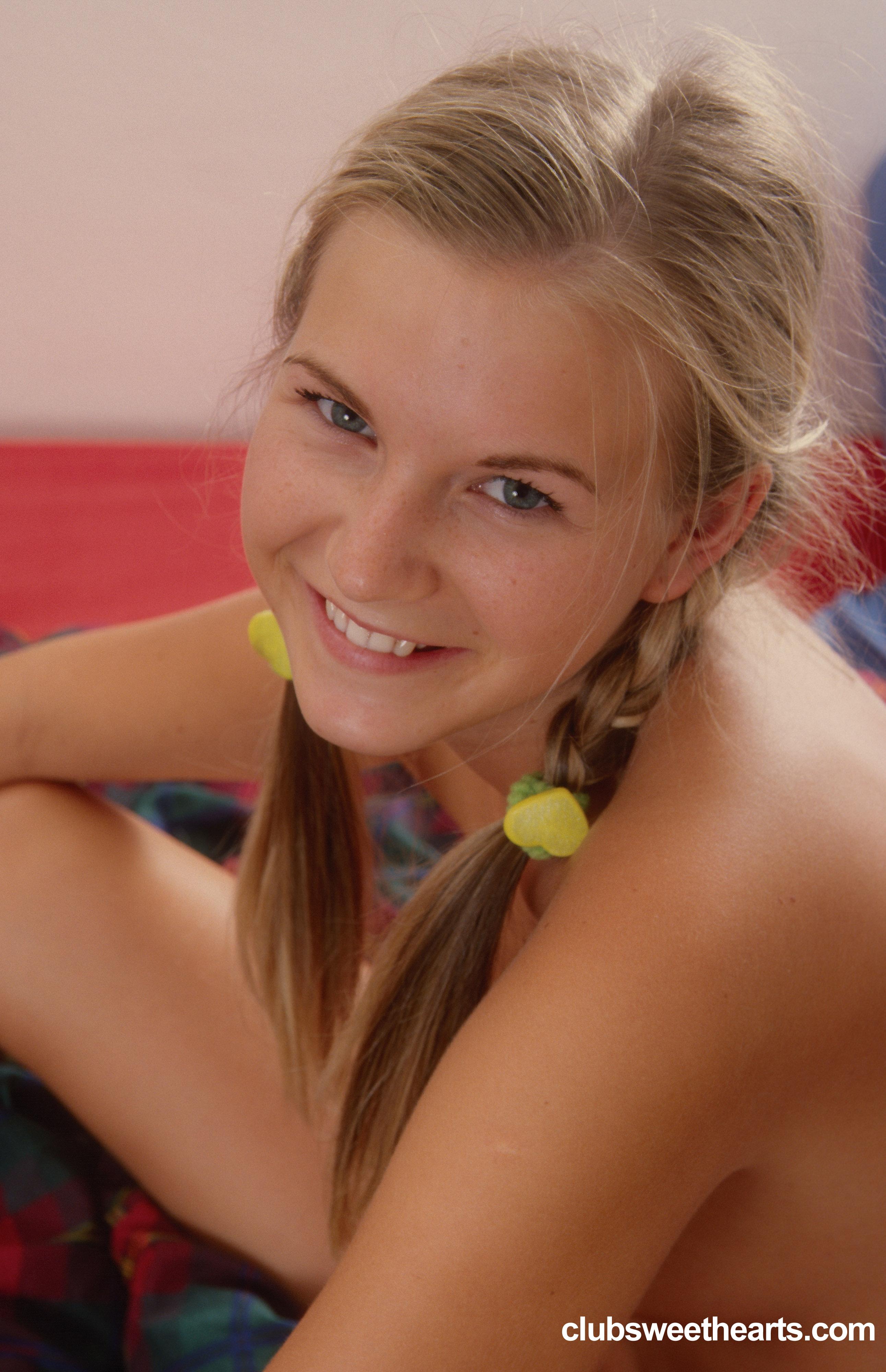 Lara A in Club Sweethearts set #93366