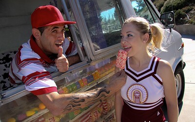 Cindy Loo in #40794 from Club Sweethearts
