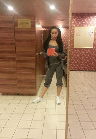 Kristall R in #35258 from Club Sweethearts