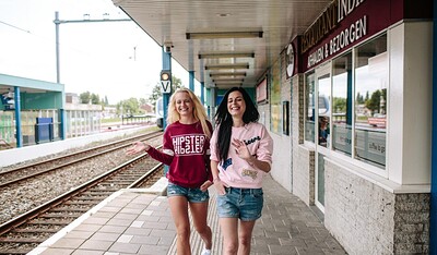 Vanda L and Naomi I in #27024 from Club Sweethearts