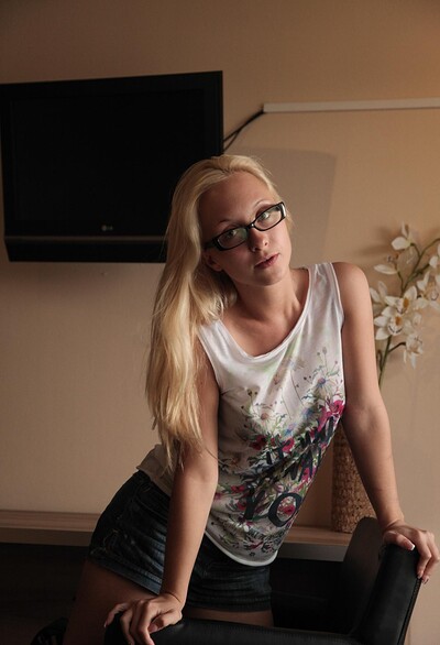 Esmee in #25104 from Club Sweethearts