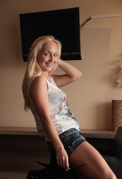 Esmee in #25104 from Club Sweethearts