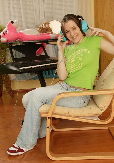 Kelly I in #5187 from Club Sweethearts