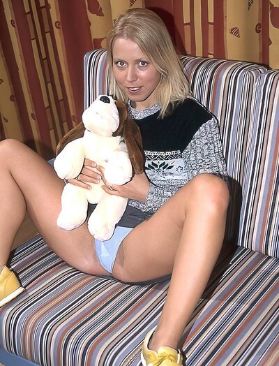 Elina in #5039 from Club Sweethearts
