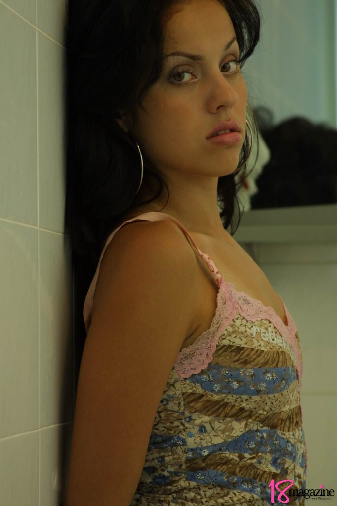 Giselle in 18 Magazine set Bathroom