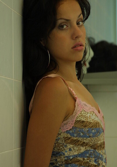 Giselle in 18 Magazine set Bathroom