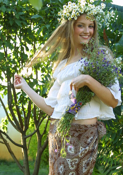 Helena in 18 Magazine set Yellow pants