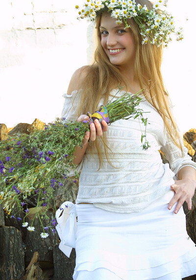 Helena in 18 Magazine set Badminton