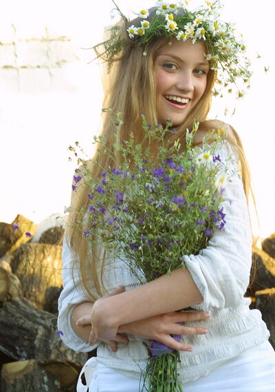 Helena in 18 Magazine set Badminton