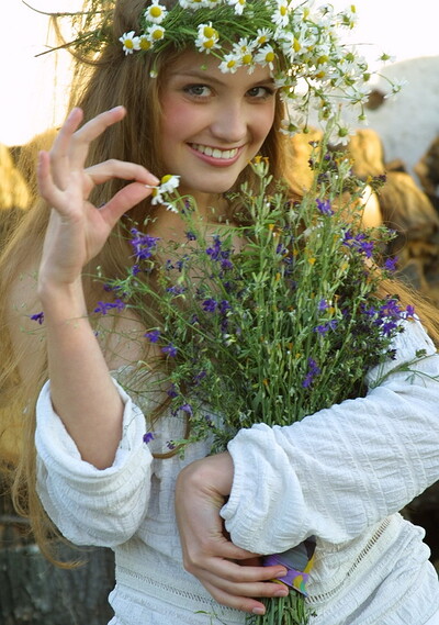 Helena in 18 Magazine set Badminton