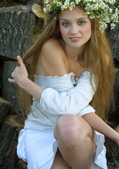 Helena in 18 Magazine set Badminton