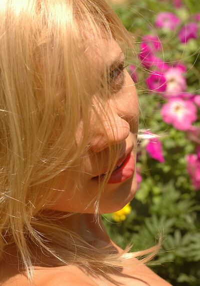 Kate in 18 Magazine set Bushes
