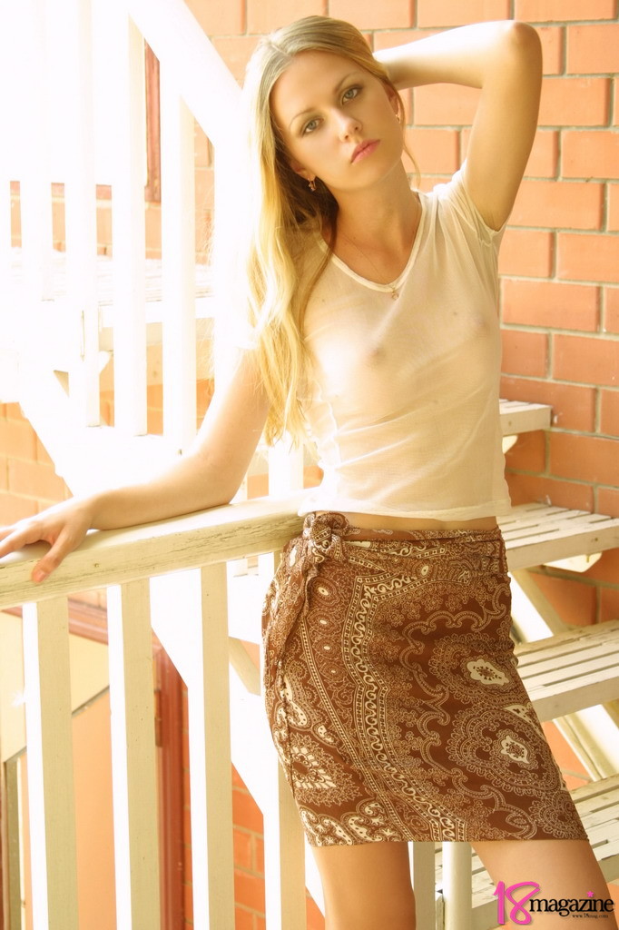 Nicolette in 18 Magazine set Yellow dots