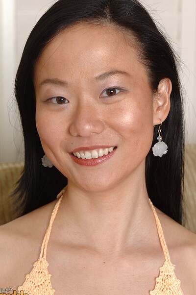 Niya Yu in #4610 from Matts Models