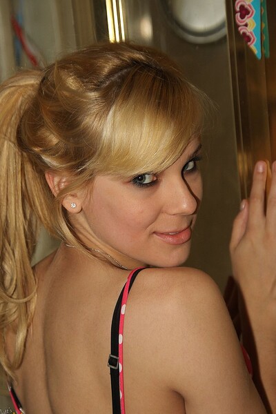 Emma in Matts Models set #4420